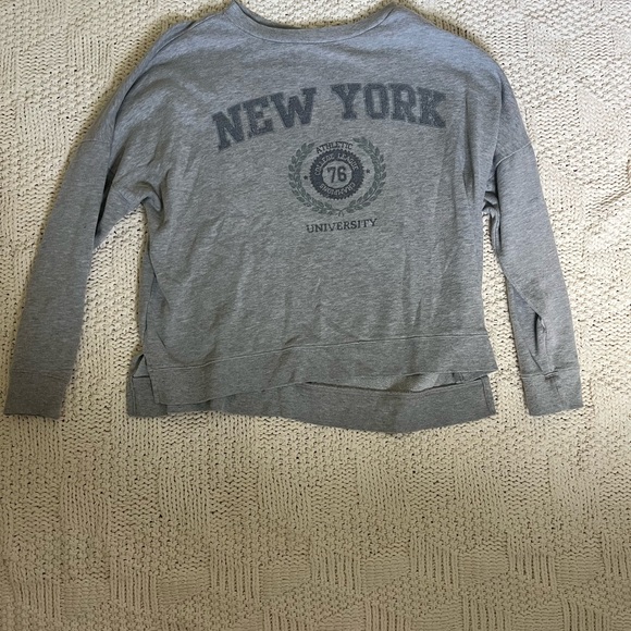 Colsie Gray New York Print Women's Crewneck - Picture 1 of 2